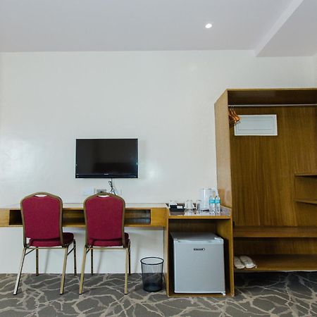 Maxi Hotel And Event Center 塔比拉兰 外观 照片