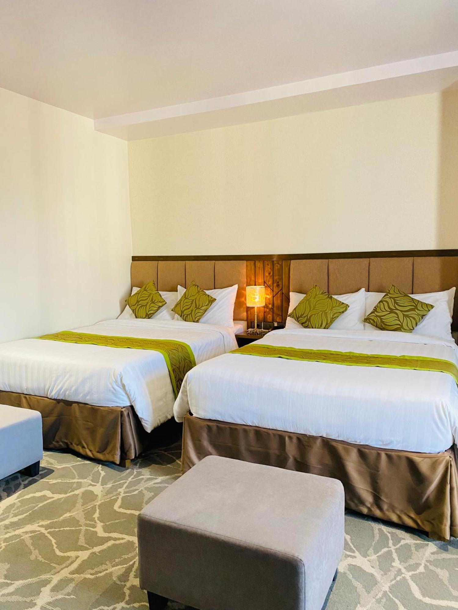 Maxi Hotel And Event Center 塔比拉兰 外观 照片