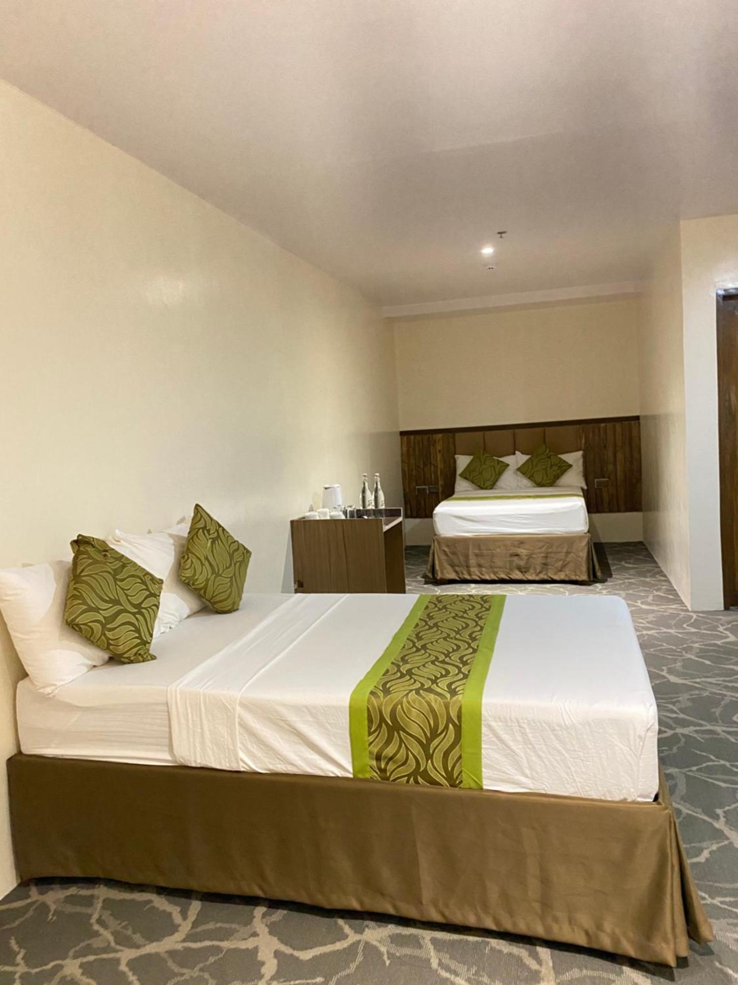 Maxi Hotel And Event Center 塔比拉兰 外观 照片