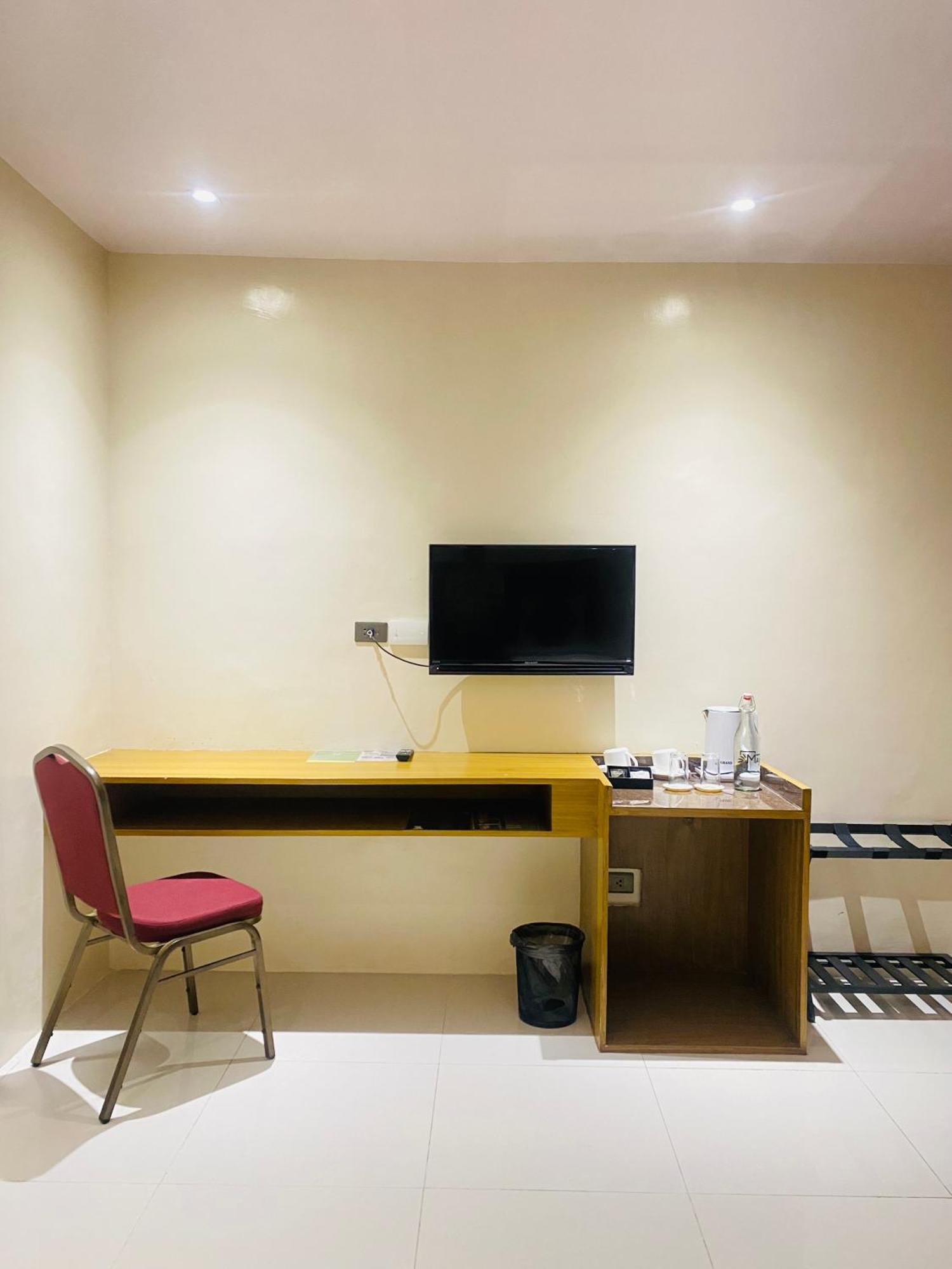 Maxi Hotel And Event Center 塔比拉兰 外观 照片