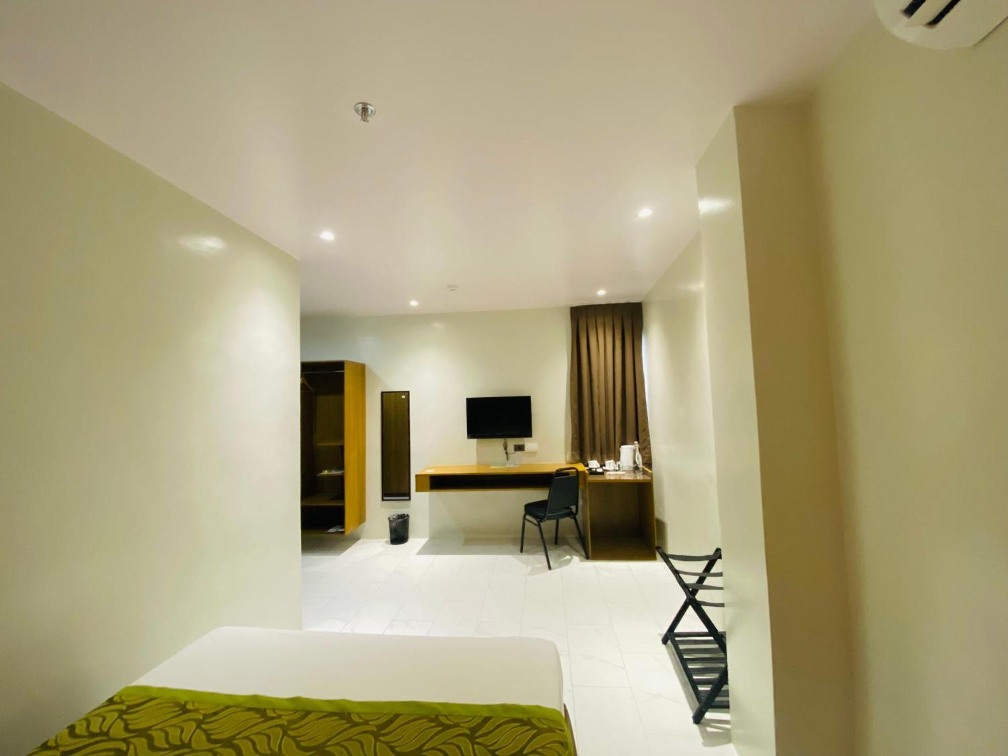 Maxi Hotel And Event Center 塔比拉兰 外观 照片