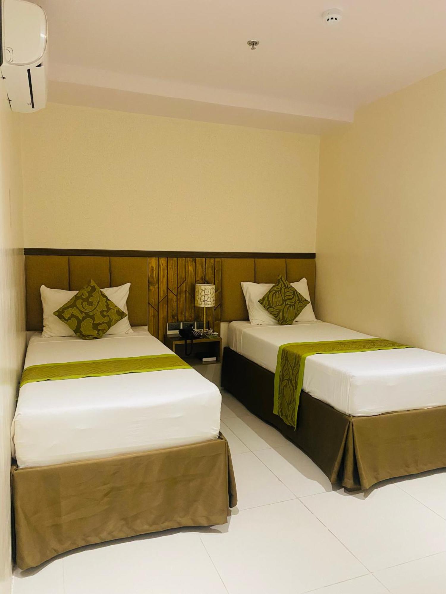 Maxi Hotel And Event Center 塔比拉兰 外观 照片