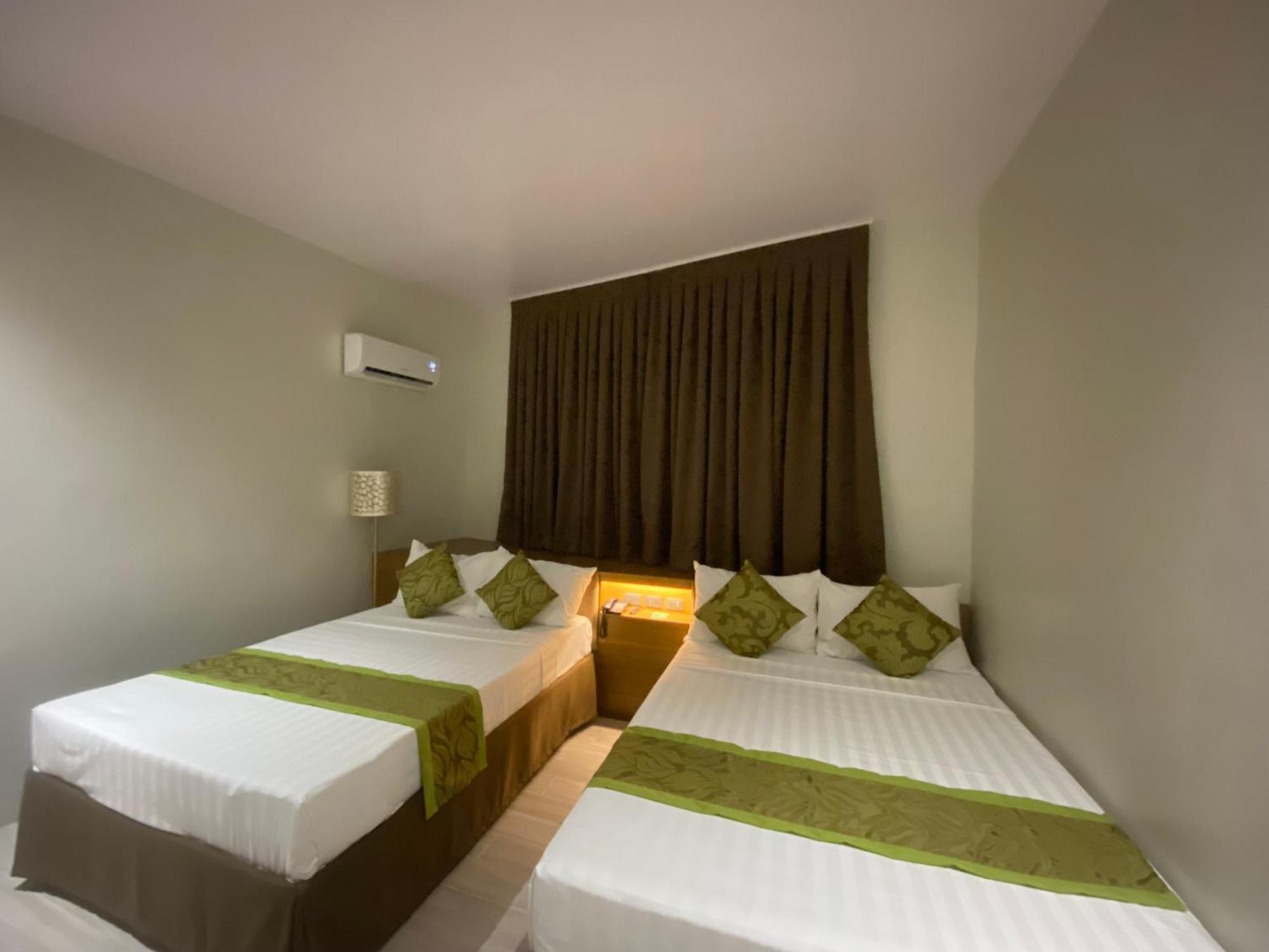 Maxi Hotel And Event Center 塔比拉兰 外观 照片