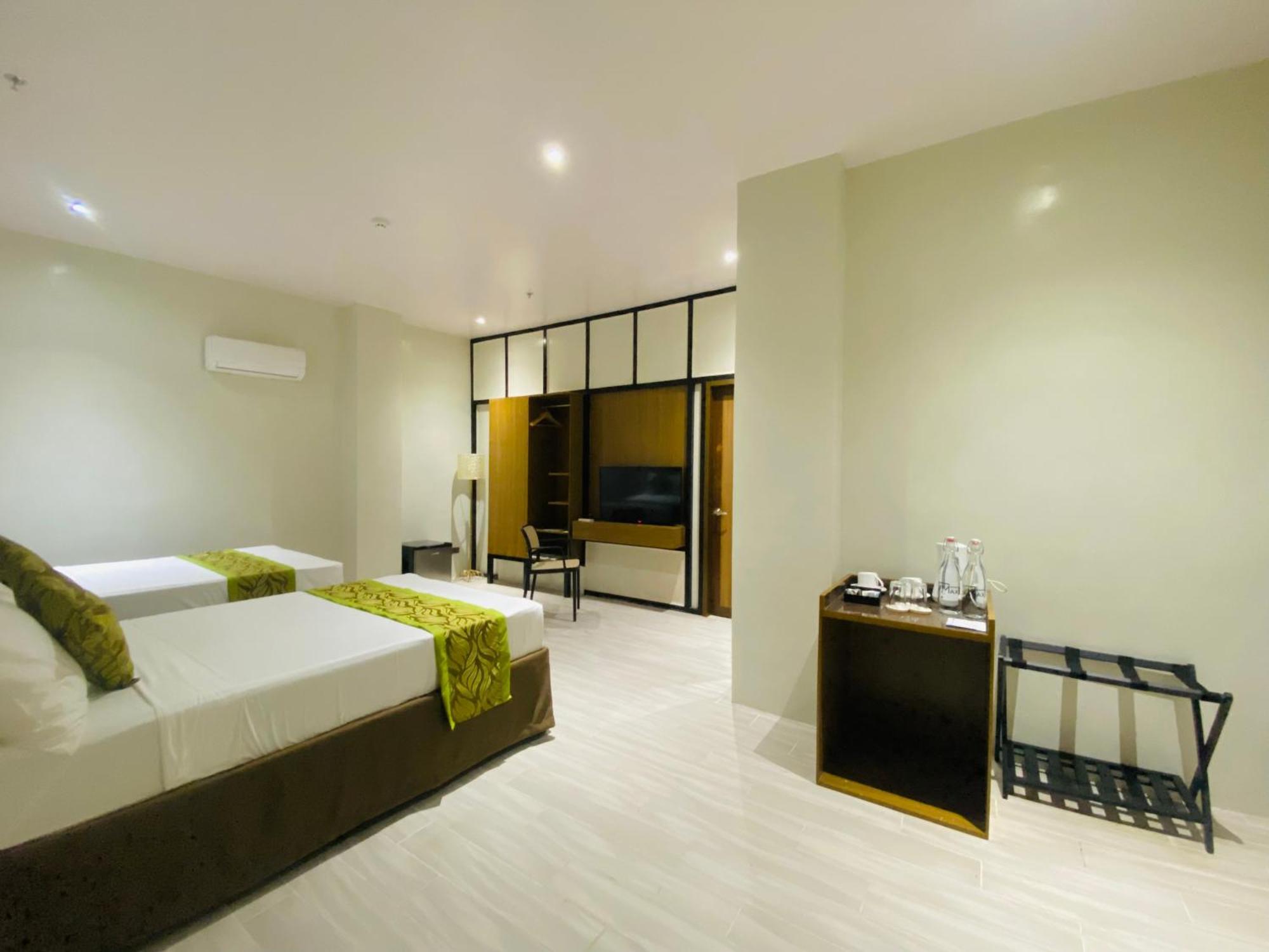 Maxi Hotel And Event Center 塔比拉兰 外观 照片