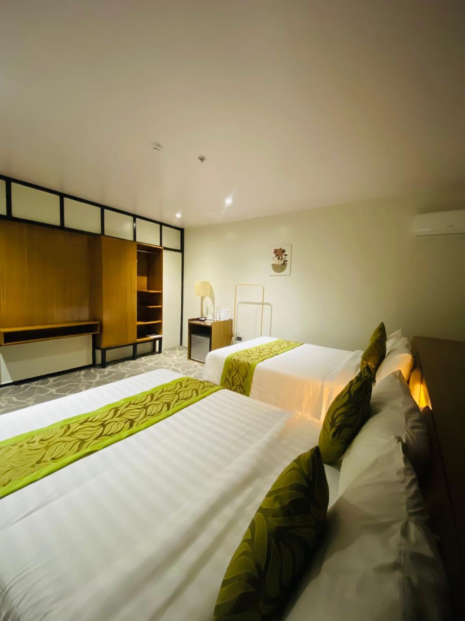 Maxi Hotel And Event Center 塔比拉兰 外观 照片