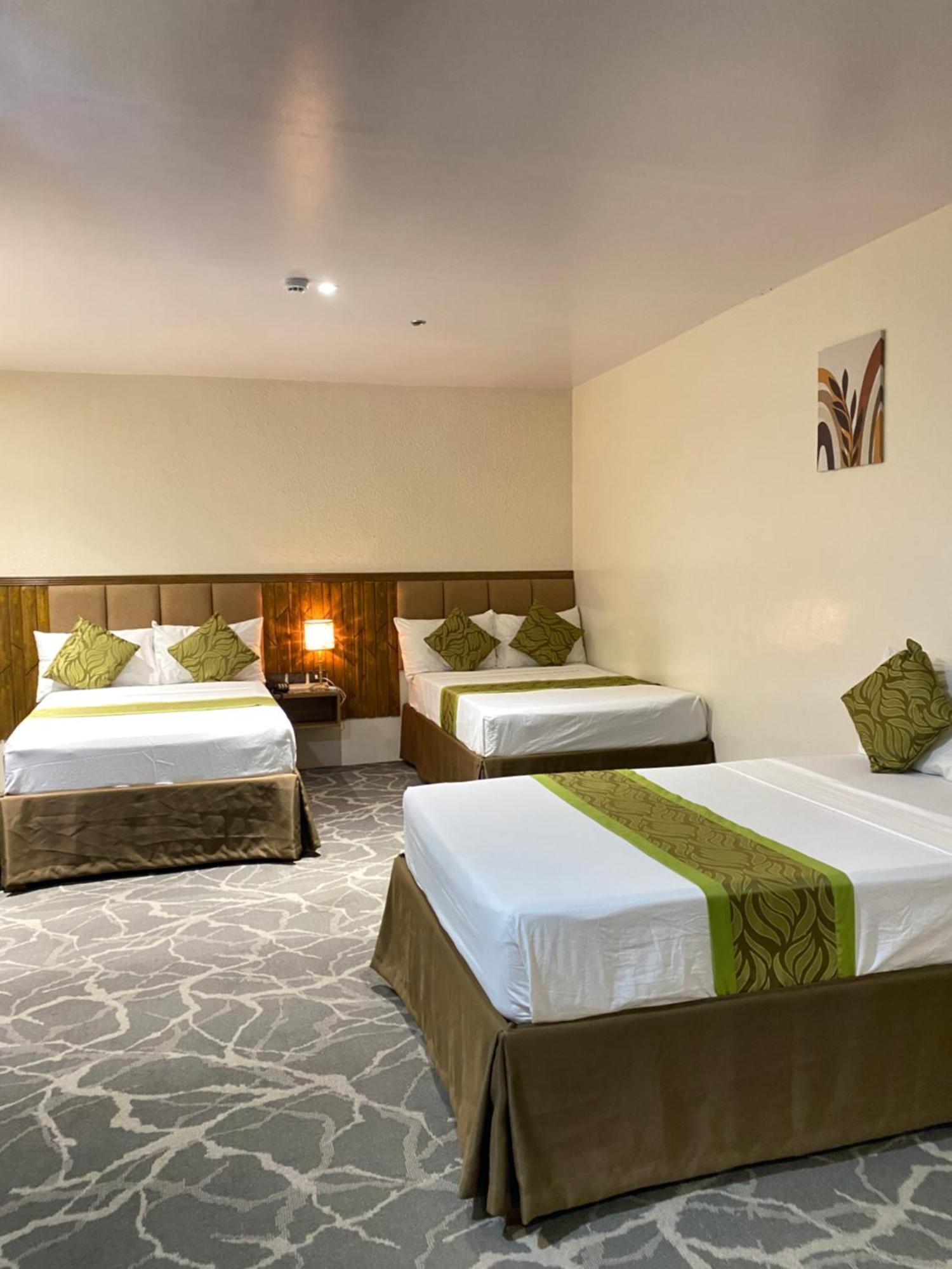 Maxi Hotel And Event Center 塔比拉兰 外观 照片