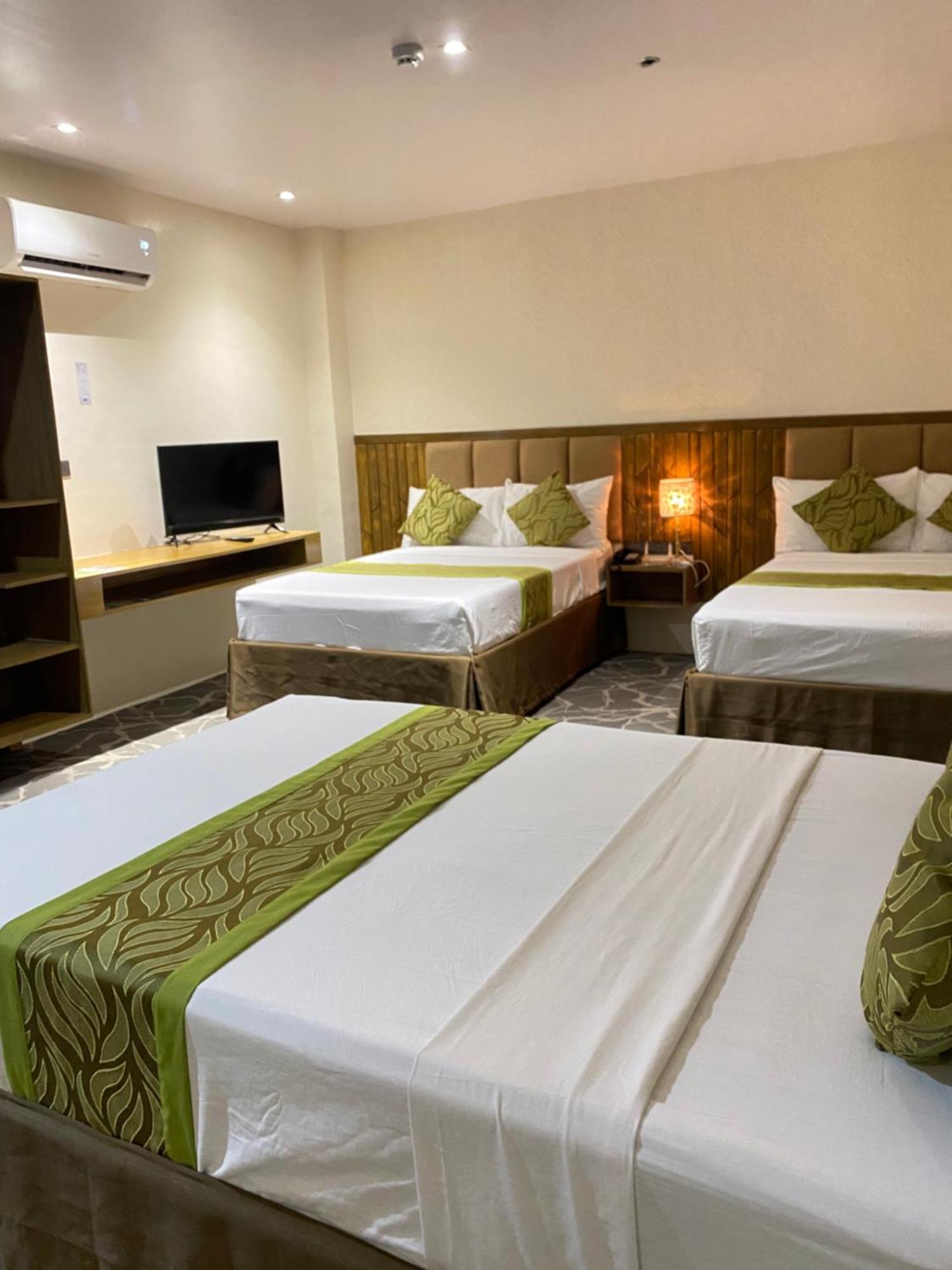 Maxi Hotel And Event Center 塔比拉兰 外观 照片