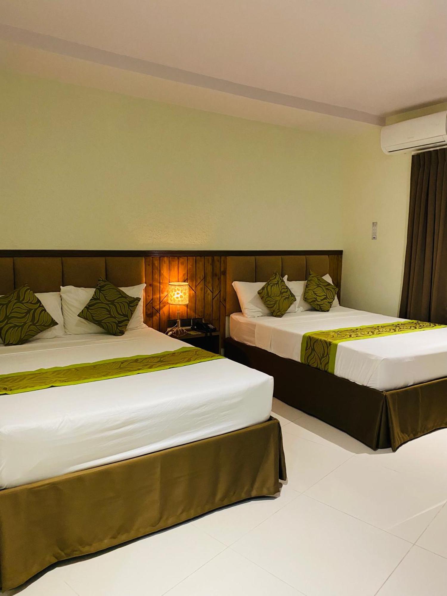Maxi Hotel And Event Center 塔比拉兰 外观 照片
