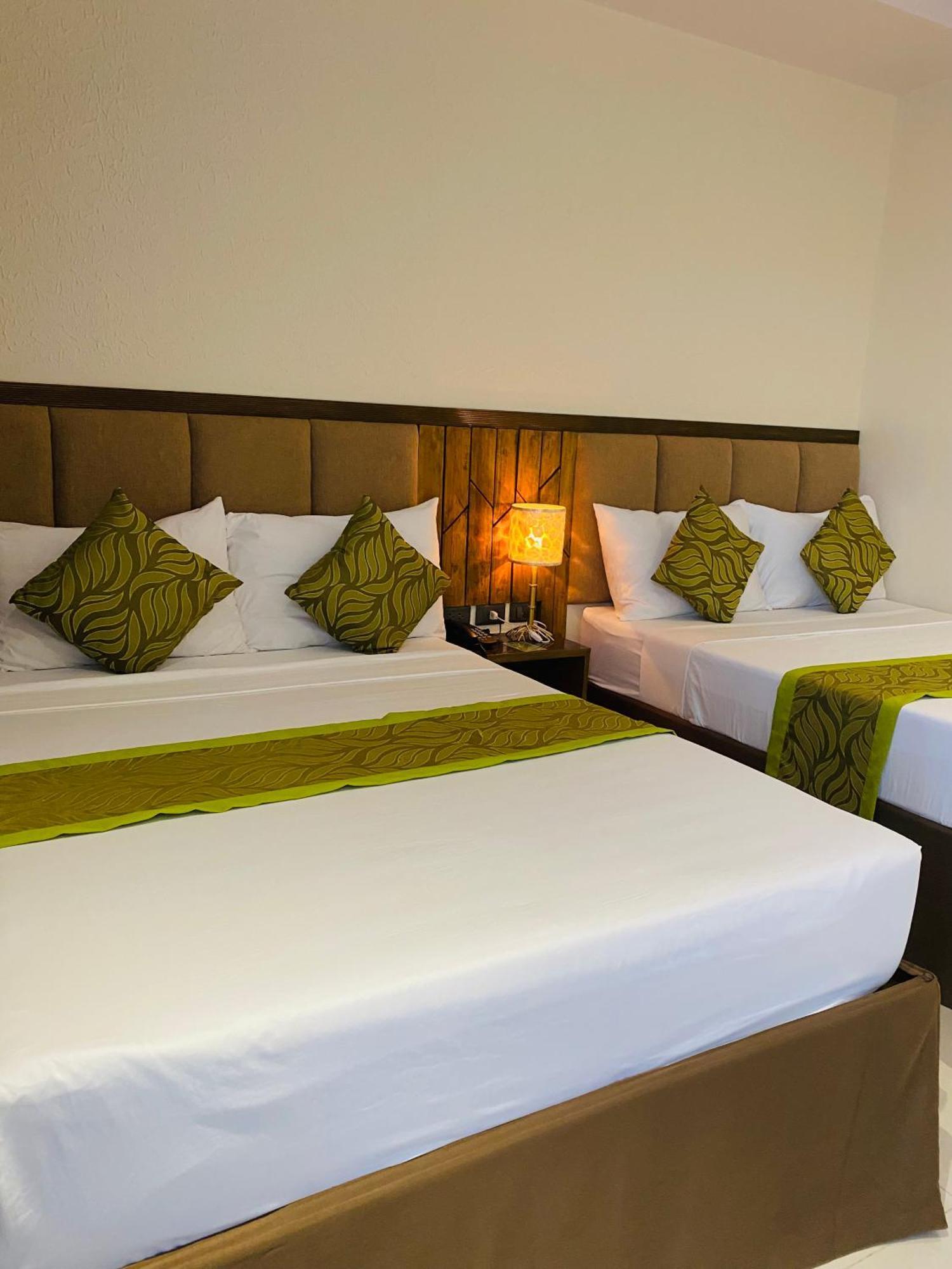 Maxi Hotel And Event Center 塔比拉兰 外观 照片