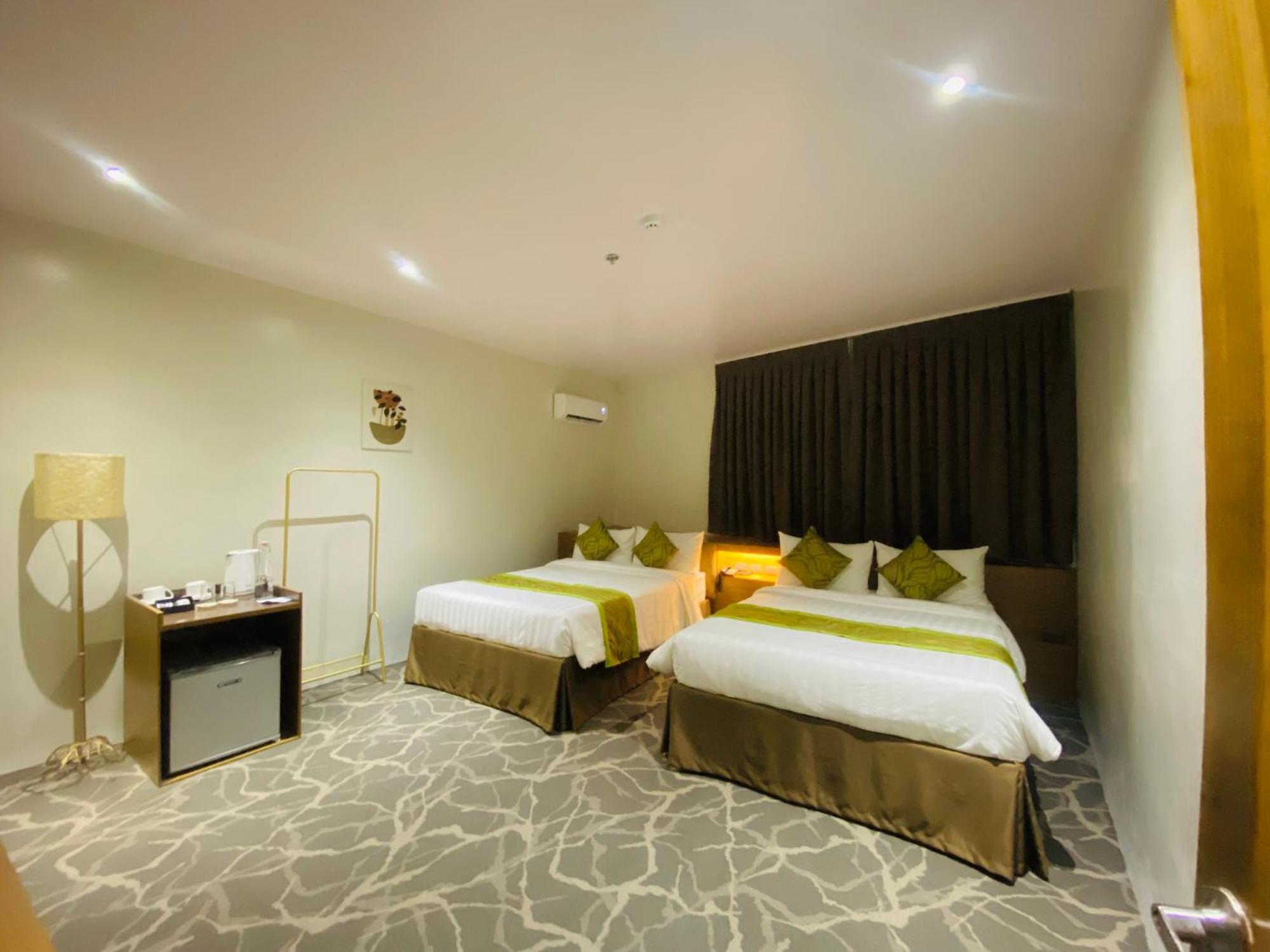 Maxi Hotel And Event Center 塔比拉兰 外观 照片