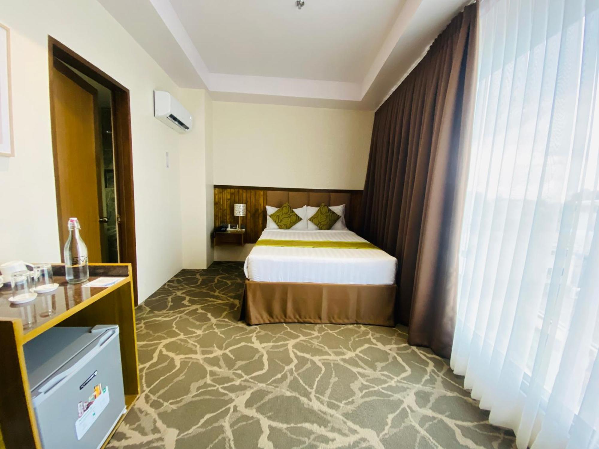 Maxi Hotel And Event Center 塔比拉兰 外观 照片